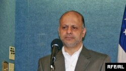 اكبر گنجى، روزنامه نگار و فعال سياسى
