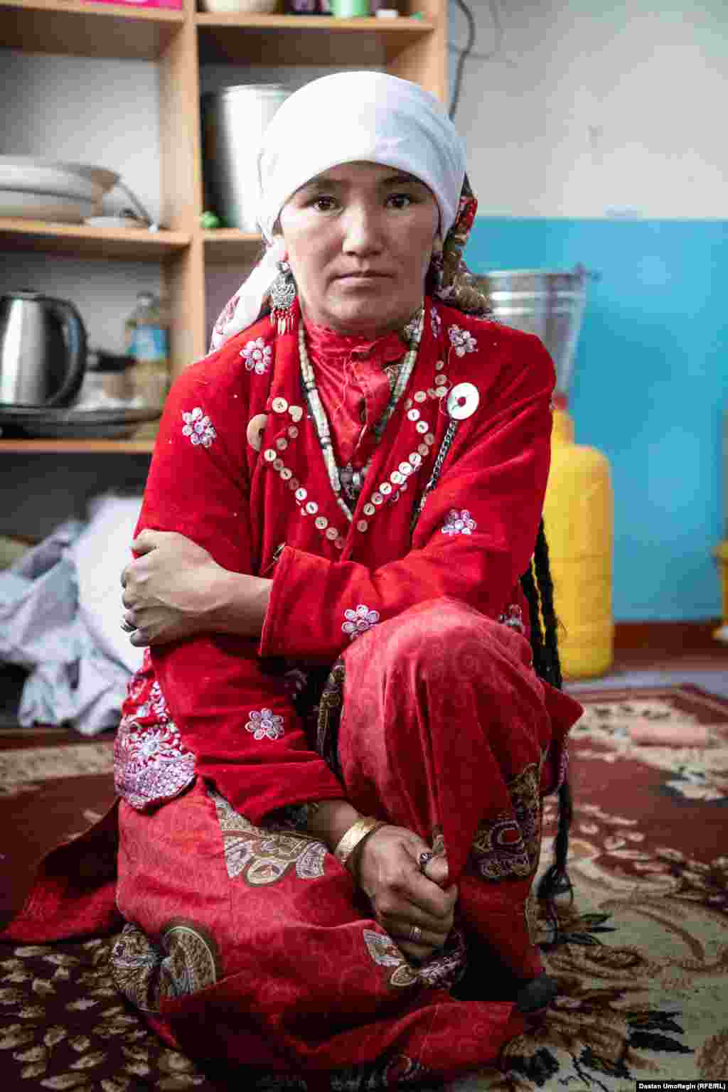 Шаарбүбү Шажан кызы 40 жашта. Абдулнасирдин жубайы.