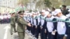 Фирор аз артиш "роҳ ба дӯзах аст"? Назари рӯҳониён ва сокинон. ВИДЕО