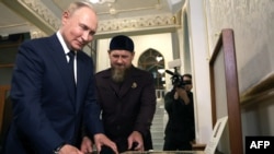 Рамзан Кадыров во время визита Владимира Путина в Грозный, 20 августа 2024 года