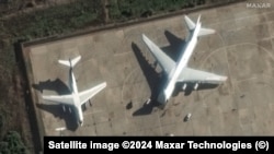 Спутниктен тартылган сүрөттөгү AN124 учактары. 13-декабрь, 2024-жыл.