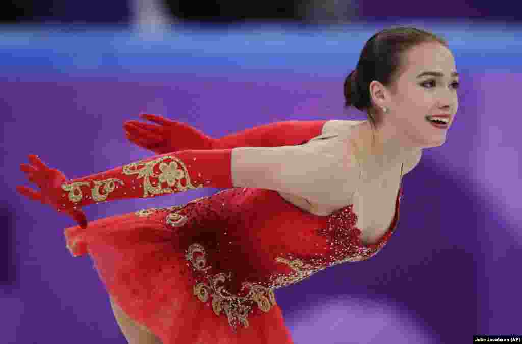Фігурне катання: Аліна Загітова, олімпійська спортсменка з Росії, під час виступу з вільної програми в спортивному центрі «Гангненд» в Пхьончхані 