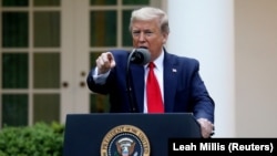 Під час пресконференції 16 квітня Трамп заявив, що вся країна відразу не відкриється: «Ми будемо робити обережно крок за кроком»