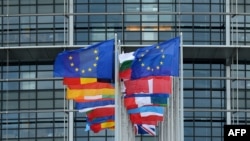 Drapelele ţărilor membre ale UE în faţa Parlamentului European de la Strasbourg