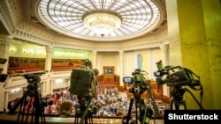Про проблеми з допуском до кулуарів та ложі для преси повідомили журналісти видань Kyiv Post, НВ та Bihus.Info