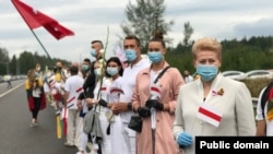 Ланцуг салідарнасьці Літвы зь Беларусьсю з удзелам былой прэзыдэнткі Далі Грыбаўскайце. Жнівень 2020 году.