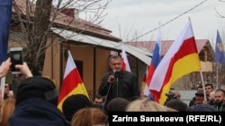 Накануне пресс-служба президента сообщила, что глава государства встретится более чем с 25 жителями республики