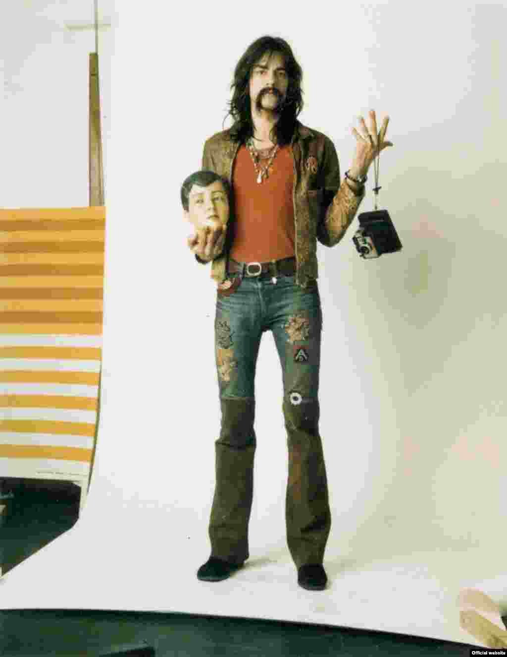 Ulay Autoportrait, Ulay Life-sized SCHIRN Kunsthalle, Frankfurt, © VG Bild-Kunst, Bonn 2016, Courtesy the artist