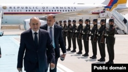 Թուրքիա - Ստամբուլի օդանավակայանում պատվո պահակախումբը ողջունում է Հայաստանի վարչապետին, 20-ը հունիսի, 2025թ.