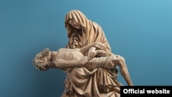 Steinberg Pietà, ca. 1420–30, achiziționată în 1953, Liebieghaus Skulpturensammlung, Frankfurt am Main Photo: Liebieghaus Skulpturensammlung ARTOTHEK