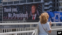 Mesaje afișate în Israel după atacul lui Donald Trump asupra Iranului.