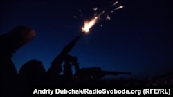 За даними штабу, внаслідок обстрілів ніхто з українських військових не постраждав, вони відкривали вогонь у відповідь
