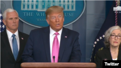La o conferință de presă de miercuri, Donald Trump le dă asigurări americanilor în legătură cu răspândirea coronavirusului