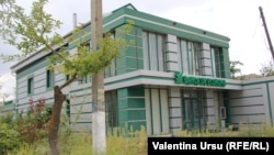 Bîrcă mai este judecat într-o altă cauză penală, unde, împreună cu fosta conducere a Băncii Naționale a Moldovei, este acuzat de complicitate în frauda bancară din 2014