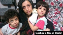 نرگس محمدی، فعال حقوق بشر زندانی در ایران، ۱۵روز است که به دلیل اجازه نداشتن برای تماس با فرزندان خود، اعتصاب غذا کرده است.