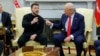 Președintele ucrainean Zelenski (stânga) și președintele SUA Donald Trump, gesticulând la discuțiile de la Casa Albă, vineri, 28 februarie 2025