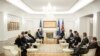 Presidentja e Kosovës, Vjosa Osmani gjatë një takimi me delegacionin e Misionit Vëzhgues të Zgjedhjeve të BE-së.