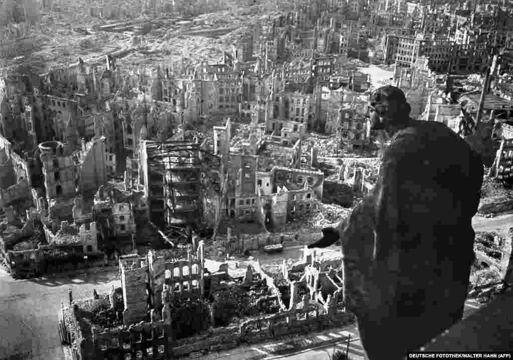 Останки от сградите в центъра. Едно 9-годишно момче разказва какво е видяло: "Огън, само огън. Навсякъде само огън. Не можех да повярвам, по-лошо беше от най-страшния кошмар".