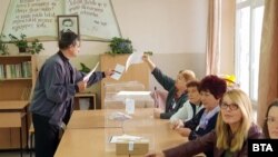 Гласуване в секция в Тйрговище, 27 октомври 2019 г.