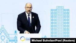 Украинскиот премиер Денис Шмихал на конференцијата во Лугано, Швајцарија.