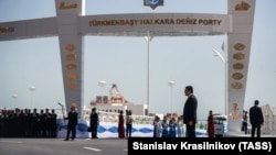 Түркмөн президенти Гурбангулы Бердымухамедов порттун ачылыш аземинде. 2-май, 2018-жыл.