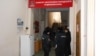 Полиция у входа в иркутский офис КПРФ 