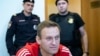 Abszurdnak tartja a Kreml, hogy Navalnijt a szállodában mérgezték volna meg