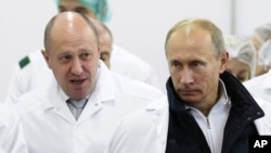 Yevgeny Prigozhin me presidentin rus Vladimir Putin, fotografi e vitit 2010.