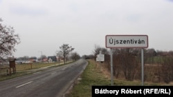 Újszentiván nem egy békés település Szeged alatt. Az elmúlt években egymást érték a botrányok. 2019-ben a polgármestert már jogerősen elítélték fiktív szerbek betelepítése, azaz választási csalás miatt, de újra polgármester lett 2019 őszén