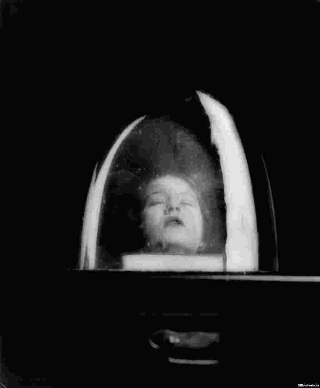 Lee Miller (1907–1977), Tanja Ramm Under a Bell Jar, 1931.