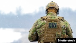 За даними спецслужби, затримана допомагала російським військовим орієнтуватися на місцевості та сприяла їхньому «розквартируванню» в оселях місцевих мешканців
