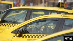 Parkoló taxik Budapesten 2016. január 19-én