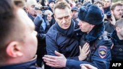 Поліція затримує Олексія Навального в Москві, Росія 26 березня 2017 року