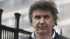 Ejup Ganić po izlasku iz policijske stanice u Londonu, 12. mart 2010. 