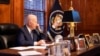 Presdenti amerikan, Joe Biden duke biseduar në telefon. Fotografi nga arkivi.