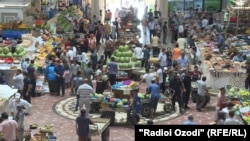 Рынок "Мехргон" в Душанбе