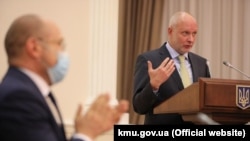 На засіданні Матті Маасікас виступав українською мовою
