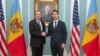 În timpul vizitei în SUA, la început de decembrie 2024, Ministrul moldovean de Externe, Mihai Popșoi (dreapta), a avut o întâlnire cu subsecretarul de Stat pentru Afaceri Politice, John Bass, la care s-a discutat despre deschiderea unui consulat la Chicago.