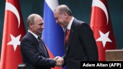 Președintele Recep Tayyip Erdogan și cel rus, Vladimir Putin, după conferința de presă ce a urmat întîlnirii lor de la Ankara