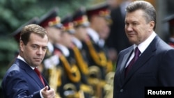 Дмитро Медведєв та Віктор Янукович під час офіційної зустрічі у Києві