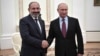 Президент России Владимир Путин (справа) в Кремле принимает премьер-министра Армении Никола Пашиняна, Москва, 8 сентября 2018 г․