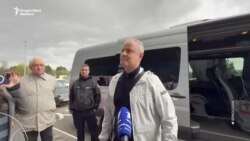 Diplomații ruși expulzați din Republica Moldova plecând din țară prin Aeroportul Chișinău