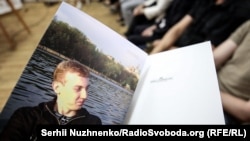 Український журналіст, автор Радіо Свобода Станіслав Асєєв (відомий під псевдонімом Станіслав Васін) перебуває в ув’язненні підконтрольного Росії угруповання «ДНР», за різними даними, з травня або червня 2017 року