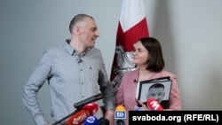 Сяргей і Сьвятлана Ціханоўскія на прэсавай канфэрэнцыі ў Вільні, 22 чэрвеня 2025