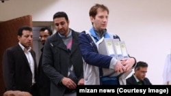 بابک زنجانی در لحظه ورود به نهمین جلسه علنی دادگاه