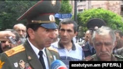 Володя Аветисян во время митинга (архив)