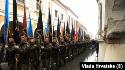 Hrvatski vojnici u koloni na 31. obljetnicu sloma hrvatske obrane Vukovara.