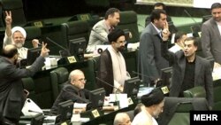 آخرين افزايش تعداد نمايندگان مجلس شورای اسلامی مربوط به سال ۱۳۷۸ است که بر اساس آن تعداد نمايندگان از ۲۷۰ به ۲۹۰ نفر افزايش يافت.