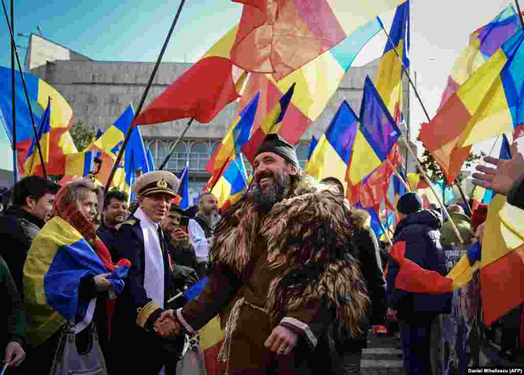Румыния берлеге көнендә 24 гыйнварда Бухарестта йөреш узды.&nbsp; &nbsp;