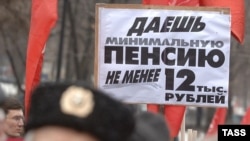 Поправки в пенсионное законодательство строго ограничивают не столько минимальный размер пенсии, сколько ее потолок